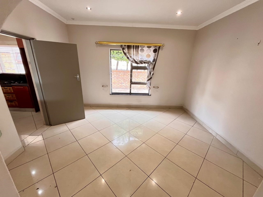 To Let 4 Bedroom Property for Rent in Stirling Eastern Cape